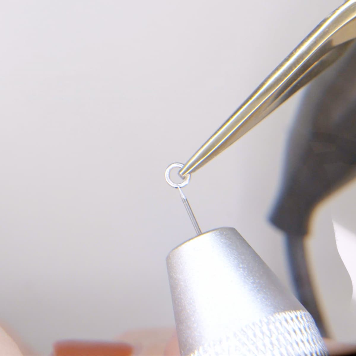 Instalación de Joyería Permanente en brazo